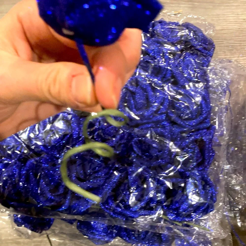 💎$1💎 Royal Blue Glittery Sparkly Enchanting Roses Bendable Workable